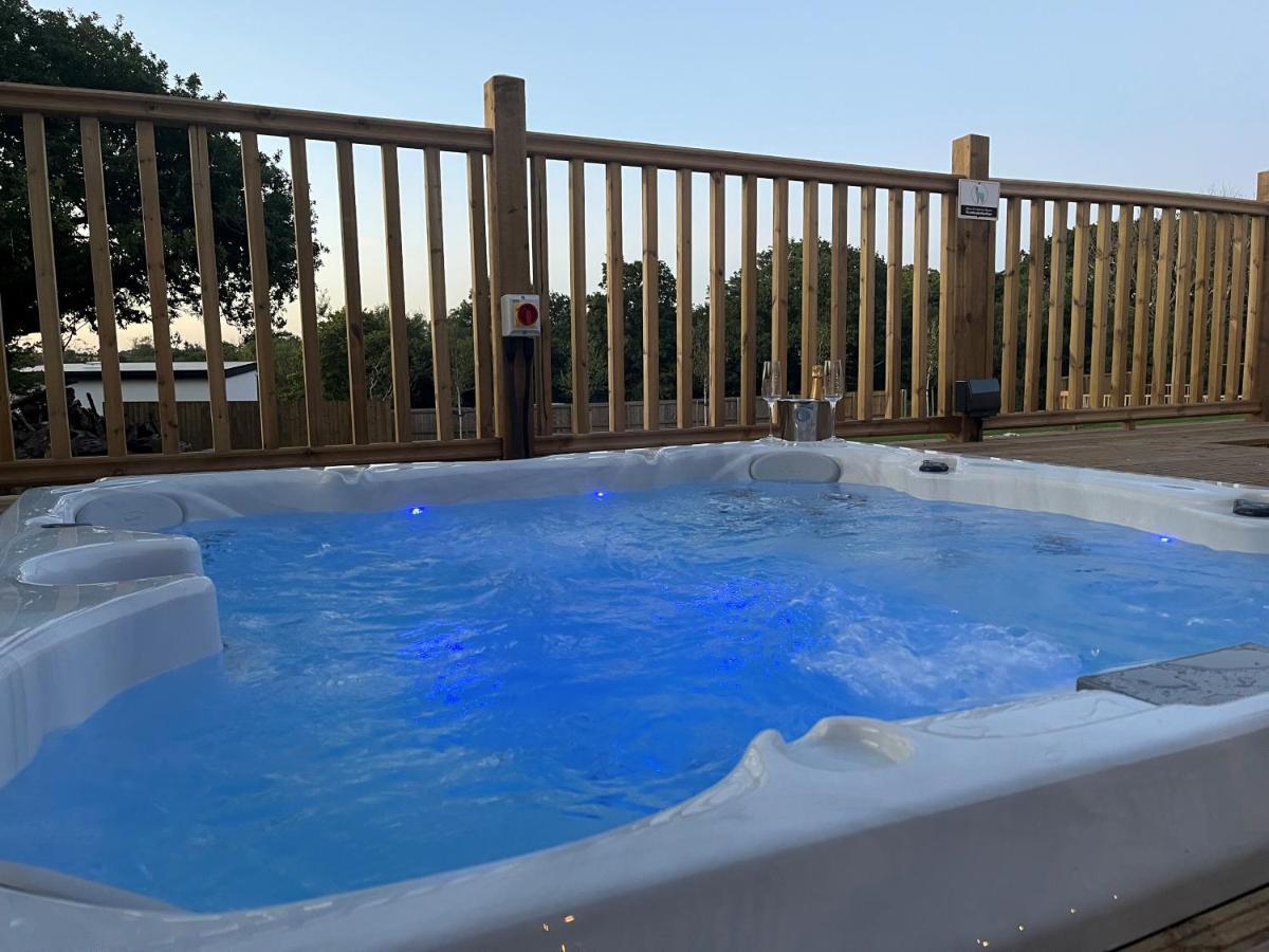 Aladdin Safari Tent Tenby Ngoại thất bức ảnh