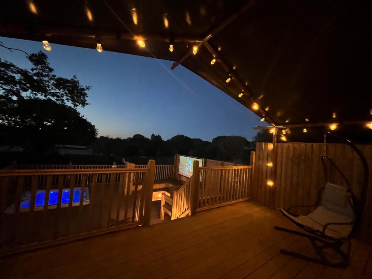 Aladdin Safari Tent Tenby Ngoại thất bức ảnh